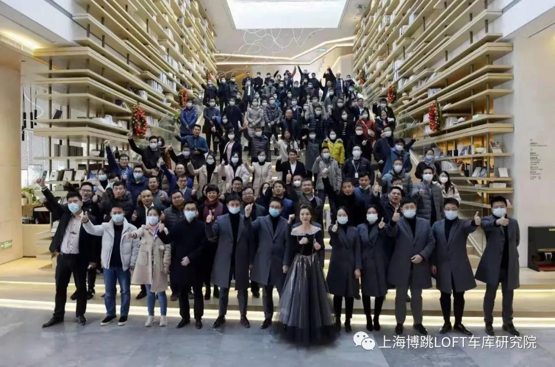 盐城全国一百多人在华侨城汉口道6号参观研讨LOFT专利车库技术！